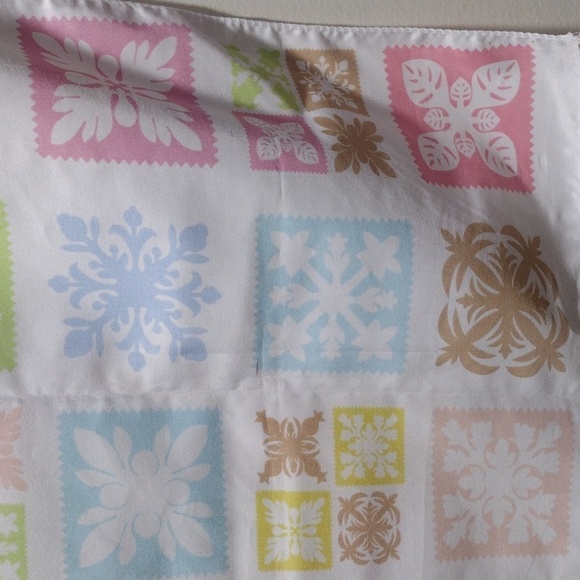 White Colorful Floral design Quilted Pattern Scarf 26x26 -inch - Good Condition - Picture 4 of 13